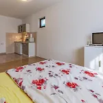 Gorgeous Apartment In Pula With Wifi *