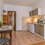 Daire Gorgeous Apartment In Pula With Wifi *