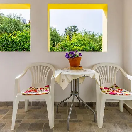 In With Kitchen Pula
