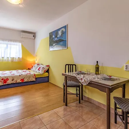 Appartamento In With Kitchen